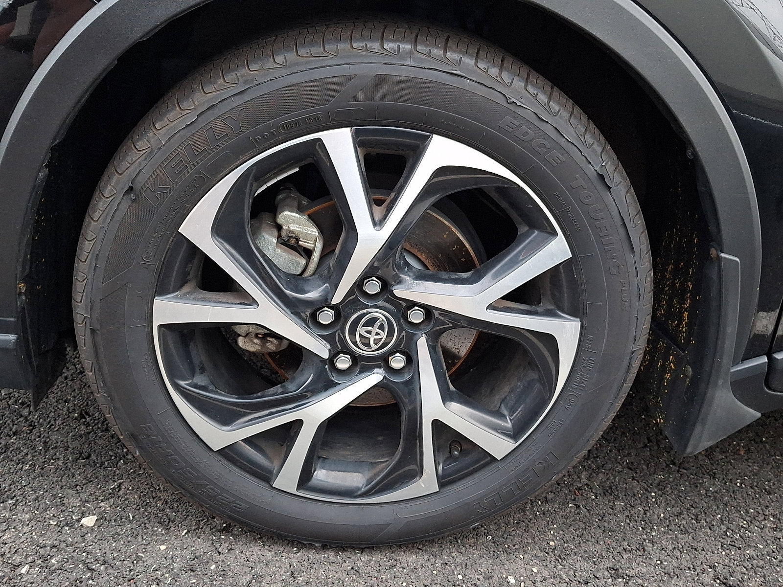 Used 2022 Toyota C-HR XLE FWD image 4