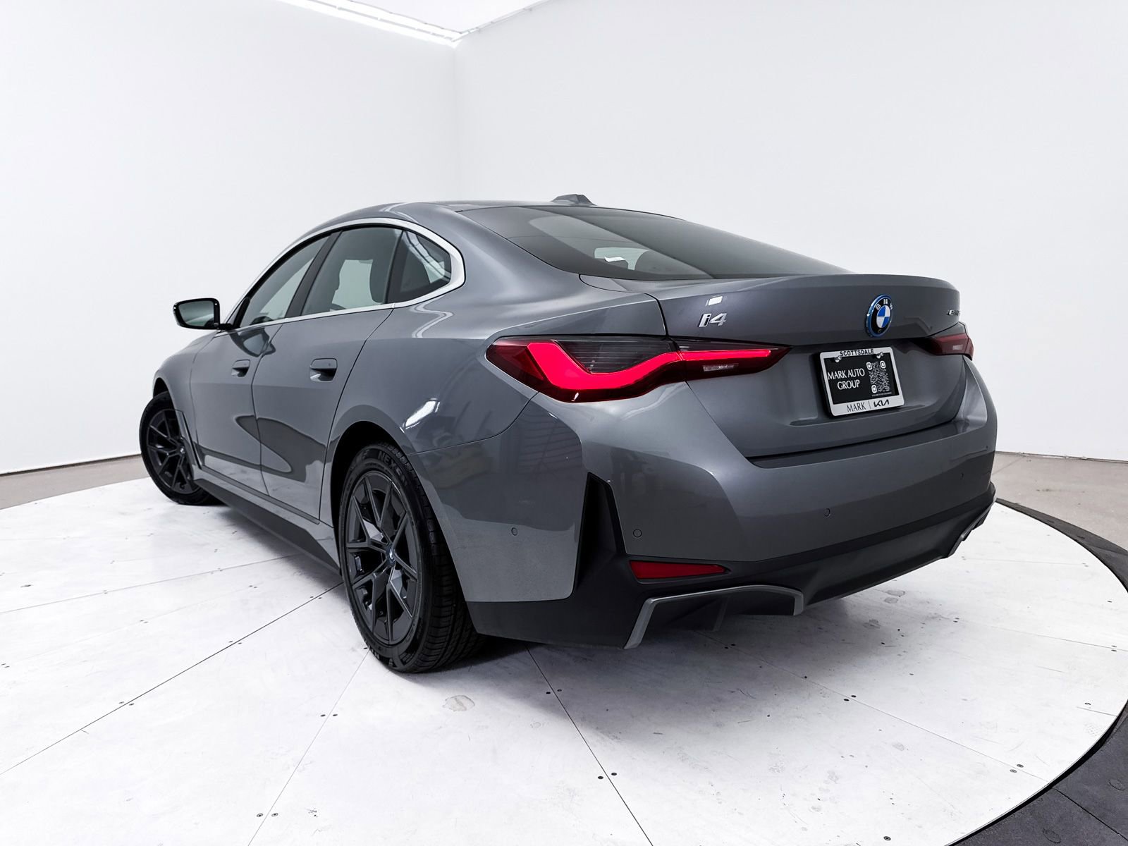 Used 2023 BMW i4 eDrive35 w/ Premium Package RWD image 2