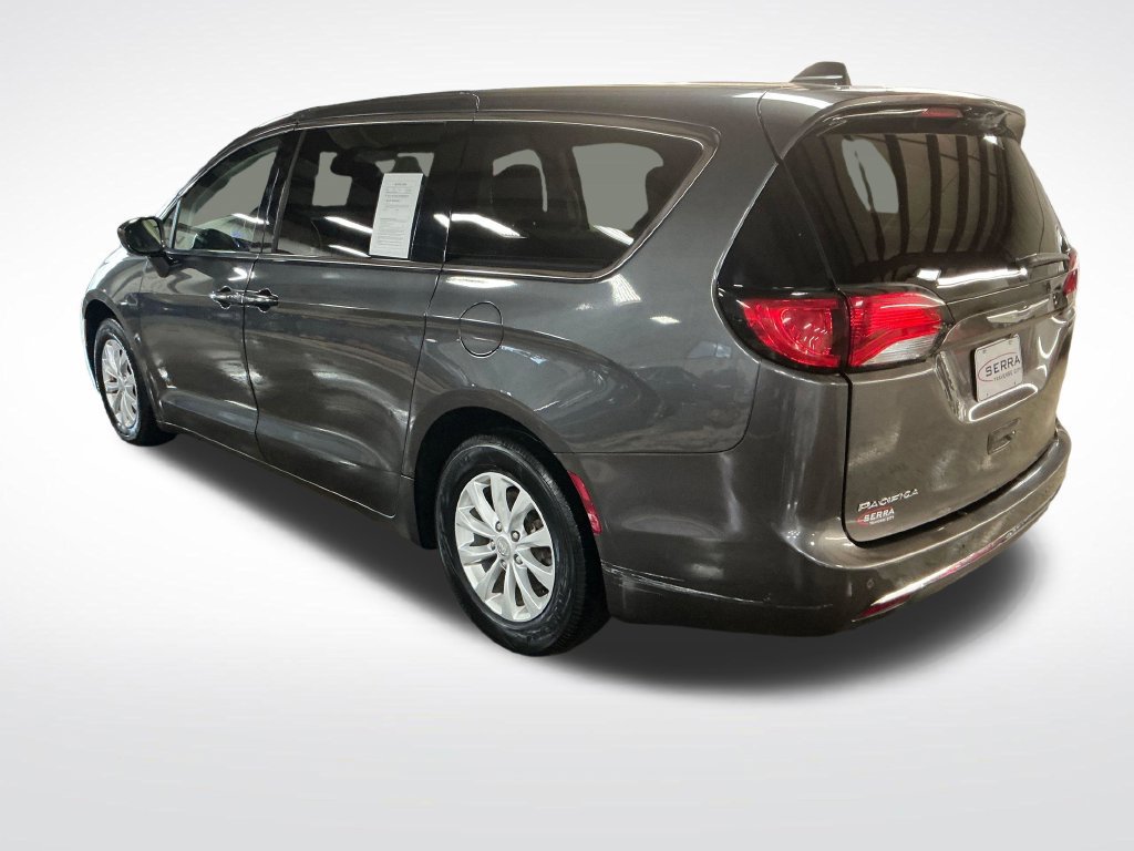 Used 2018 Chrysler Pacifica Touring Plus FWD image 3