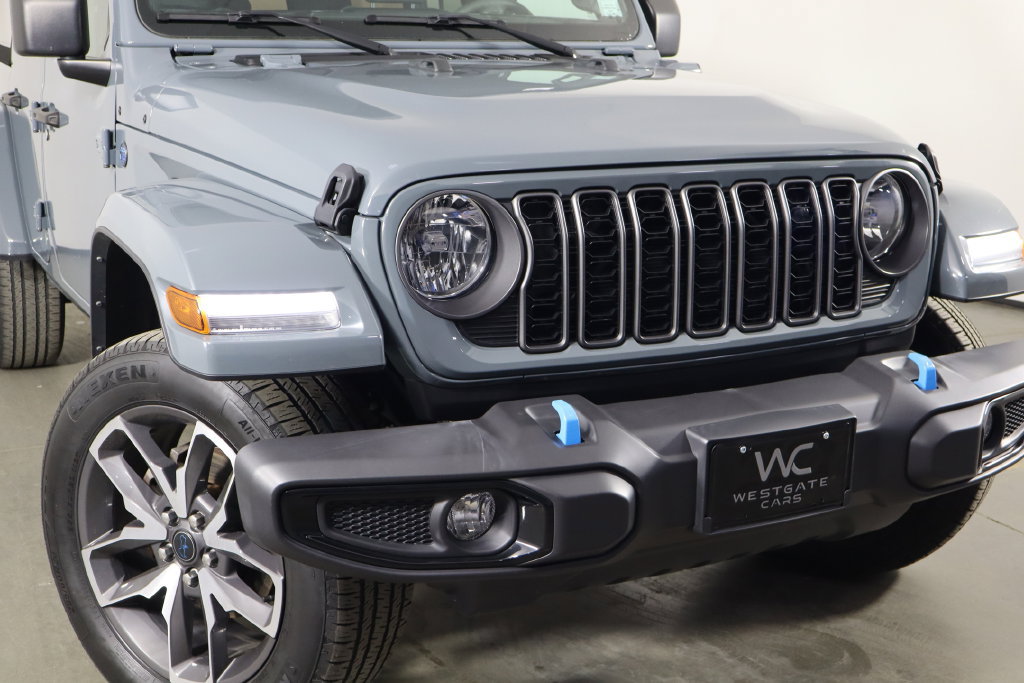Used 2024 Jeep Wrangler Unlimited w/ Convenience Group AWD/4WD image 46