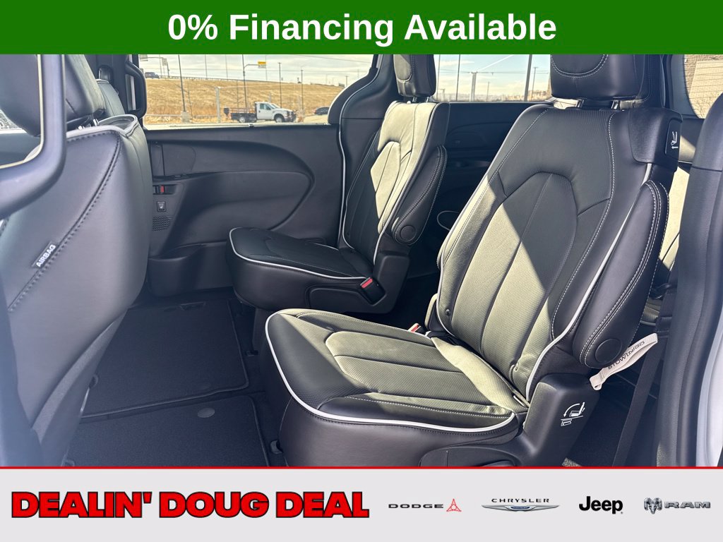 New 2026 Chrysler Pacifica Limited w/ S Appearance Package AWD/4WD image 27