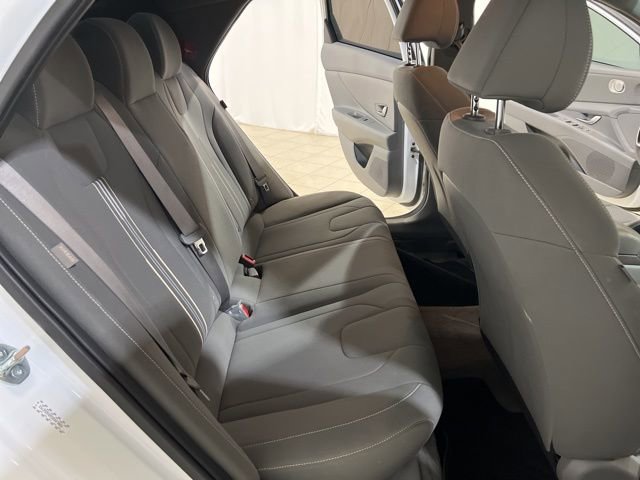 Used 2024 Hyundai Elantra SEL image 14