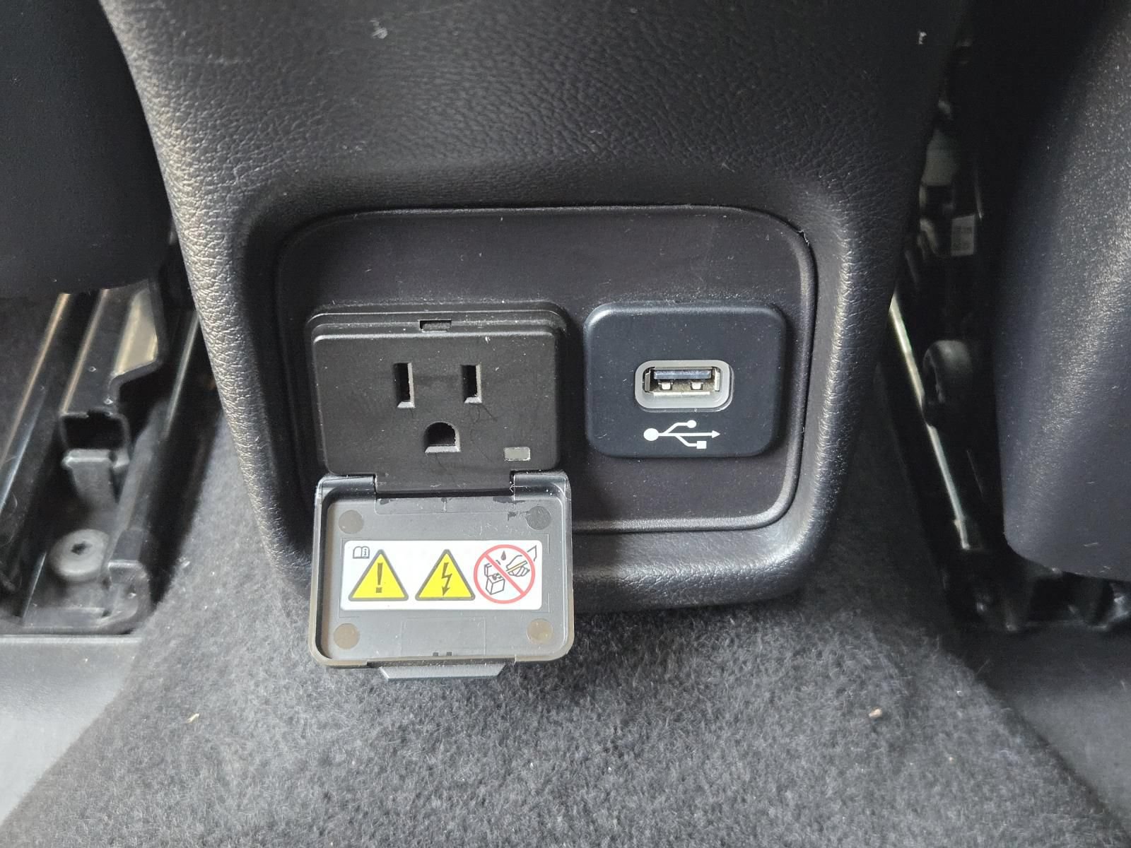 Used 2018 Jeep Compass Latitude w/ Popular Equipment Group FWD image 28