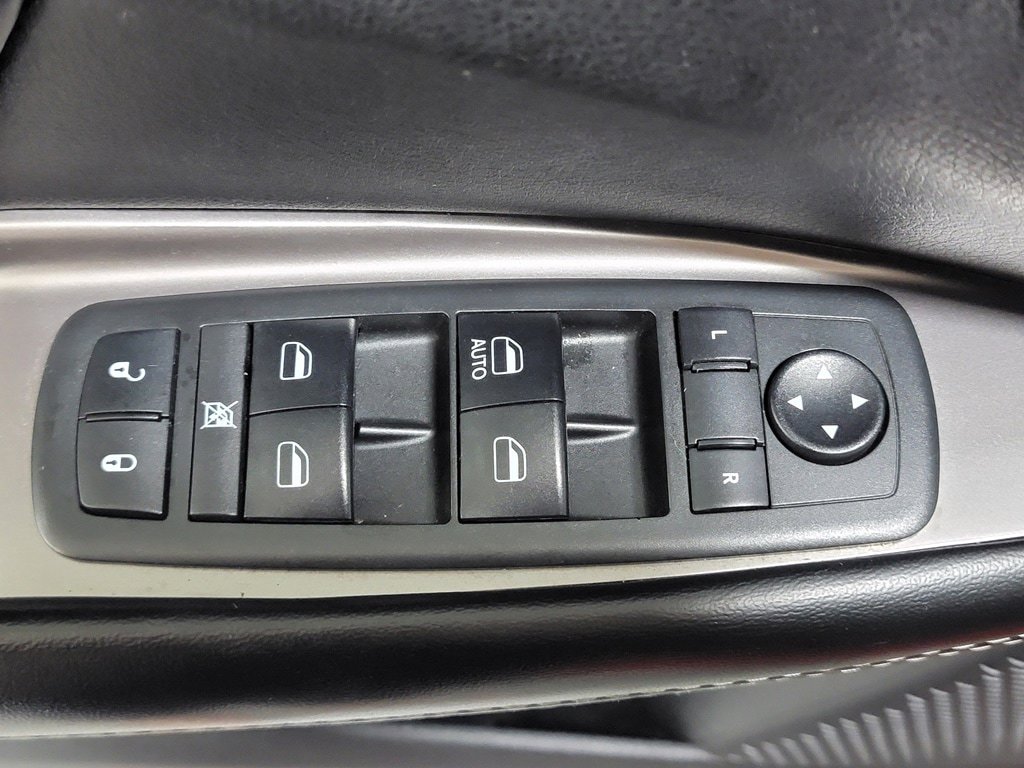 Used 2018 Dodge Journey Crossroad w/ Nav & Sun Group FWD image 24