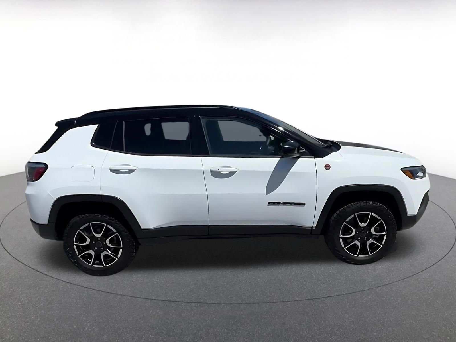 Used 2025 Jeep Compass Trailhawk AWD/4WD image 16