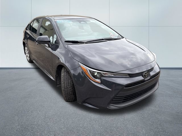 Used 2025 Toyota Corolla LE FWD image 5