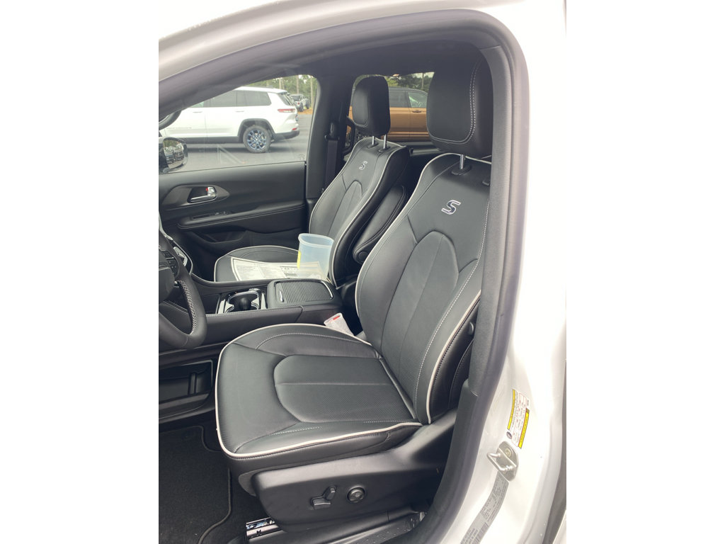 New 2027 Chrysler Pacifica Limited w/ S Appearance Package FWD image 28