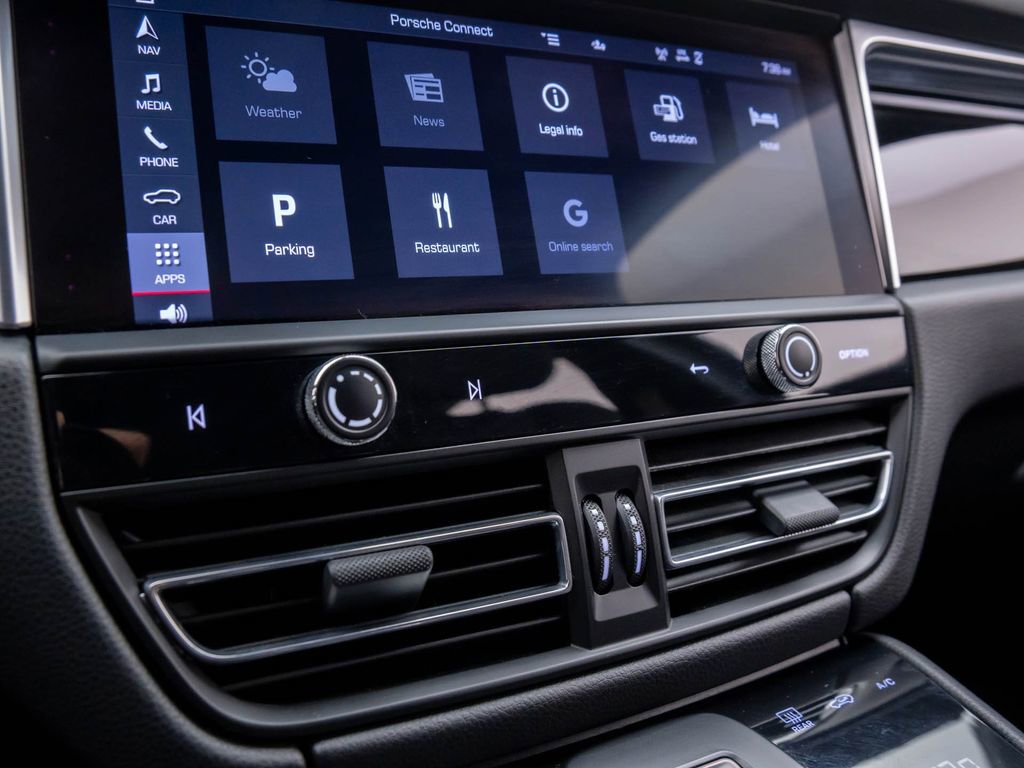 Used 2022 Porsche Macan S image 26