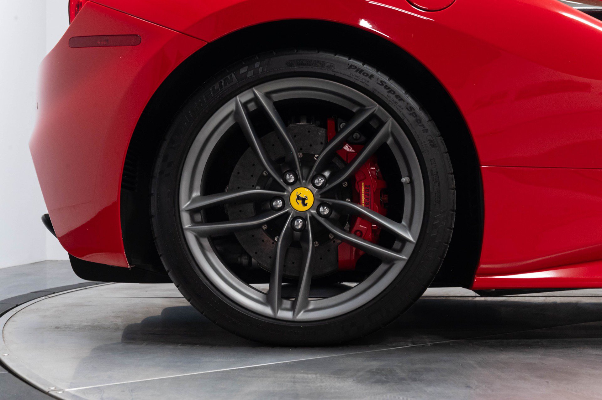 Used 2018 Ferrari 488 GTB RWD image 27