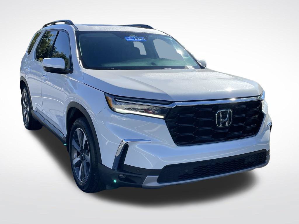 Certified 2025 Honda Pilot Touring image 8