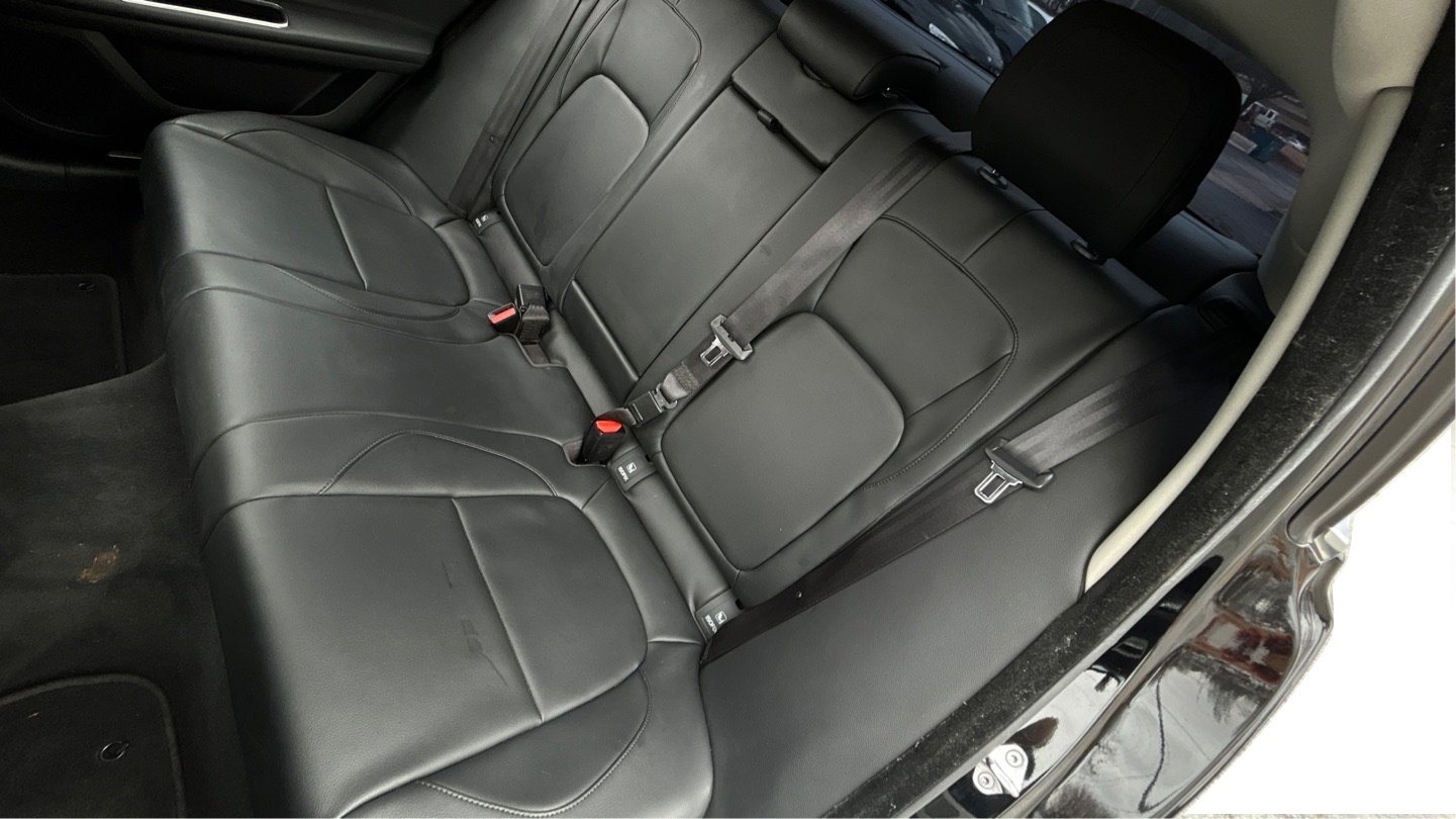 Used 2016 Jaguar XF Premium image 18