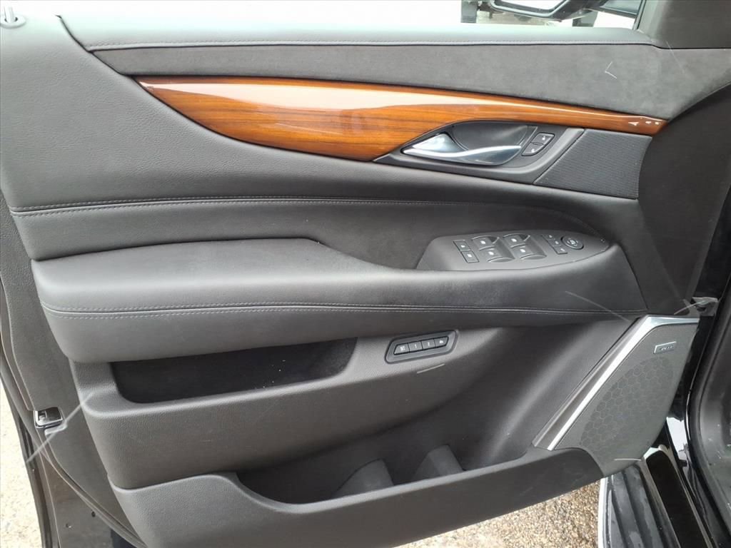 Used 2017 Cadillac Escalade Luxury image 15