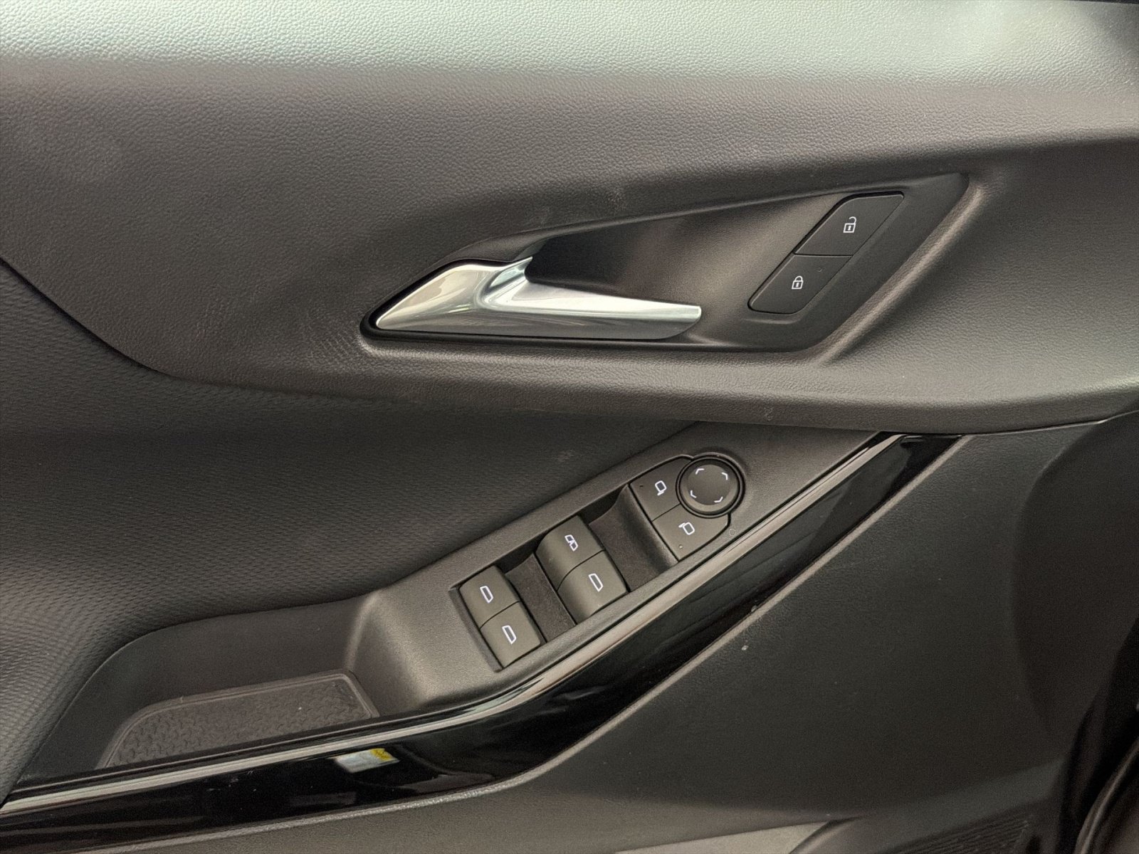 New 2027 Chevrolet Equinox LT w/ Safety and Technology Package FWD image 15