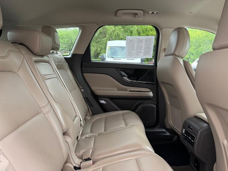 Used 2022 Lincoln Corsair AWD w/ Equipment Group 101A image 9