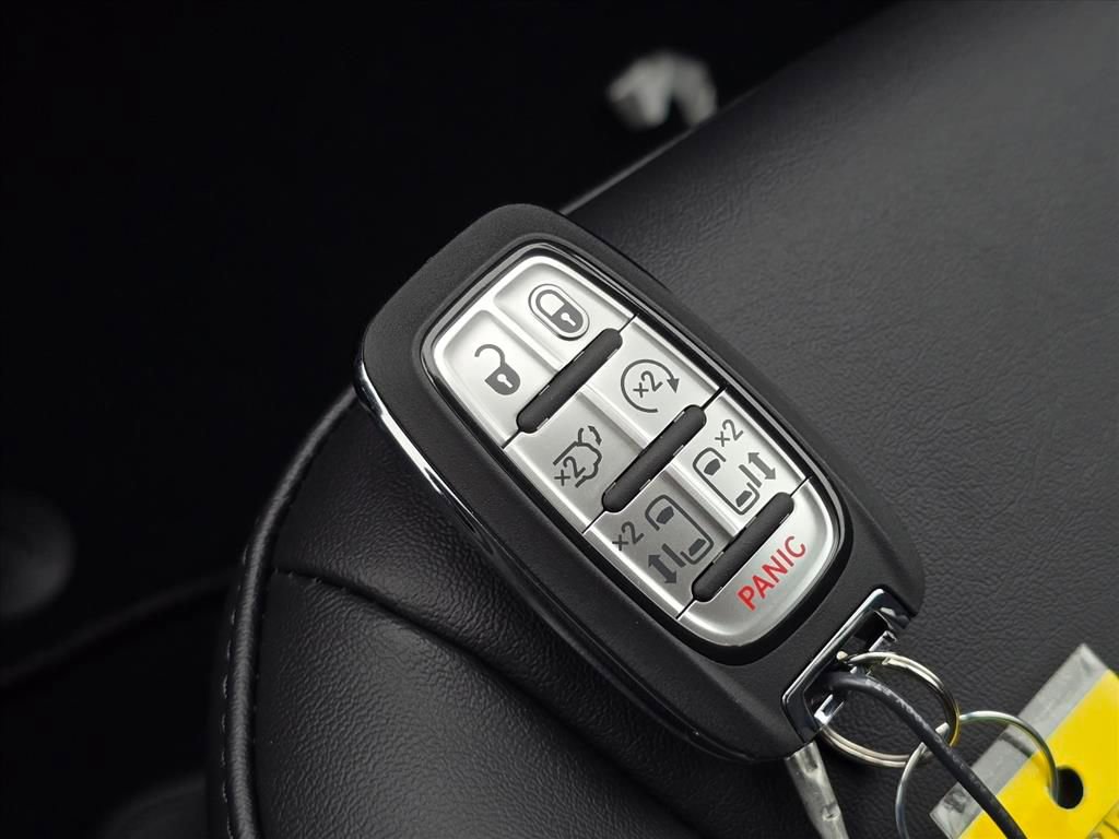 New 2026 Chrysler Pacifica Select w/ S Appearance Package FWD image 13