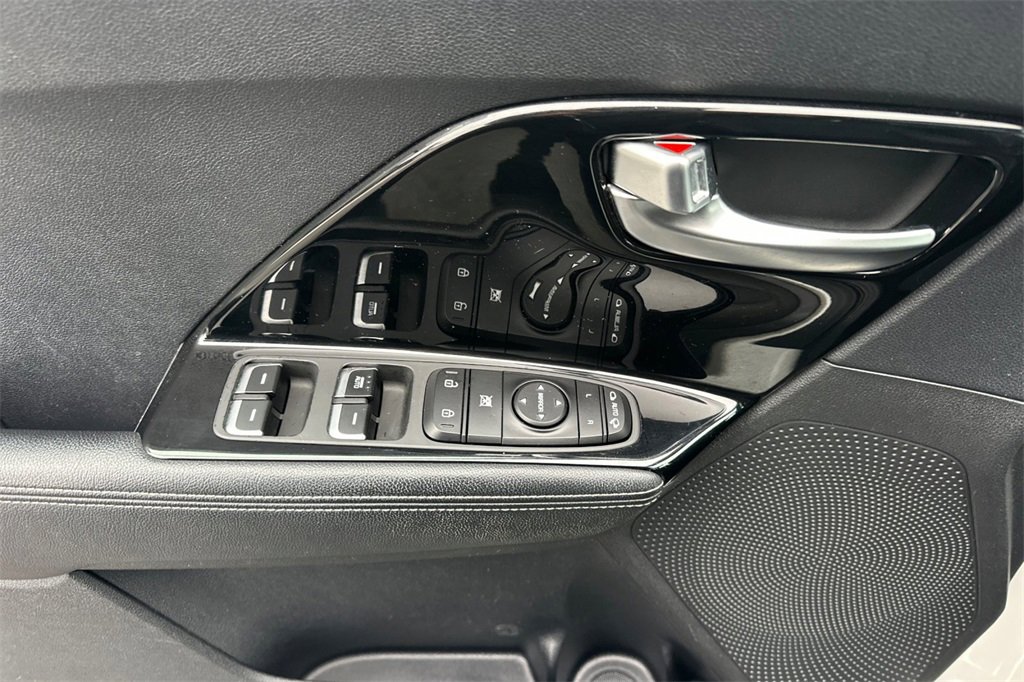 Used 2021 Kia Niro Touring image 13