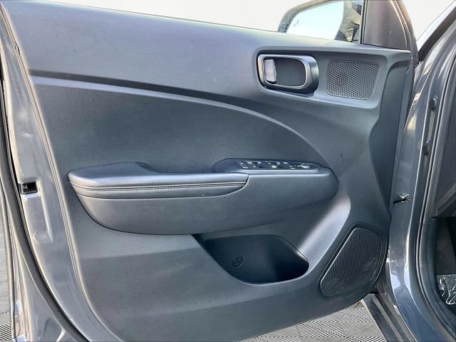 Used 2024 Hyundai Venue Limited FWD image 9