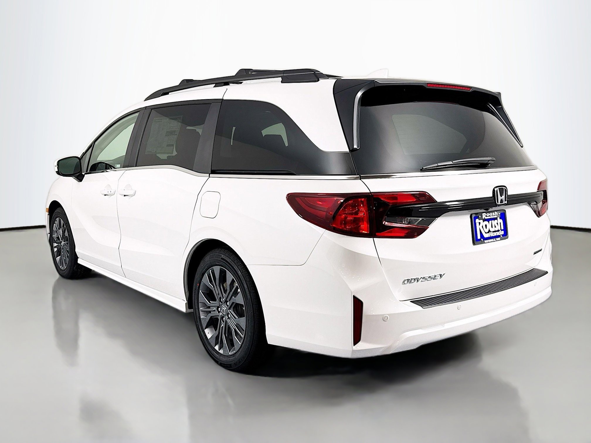 New 2026 Honda Odyssey Touring image 7