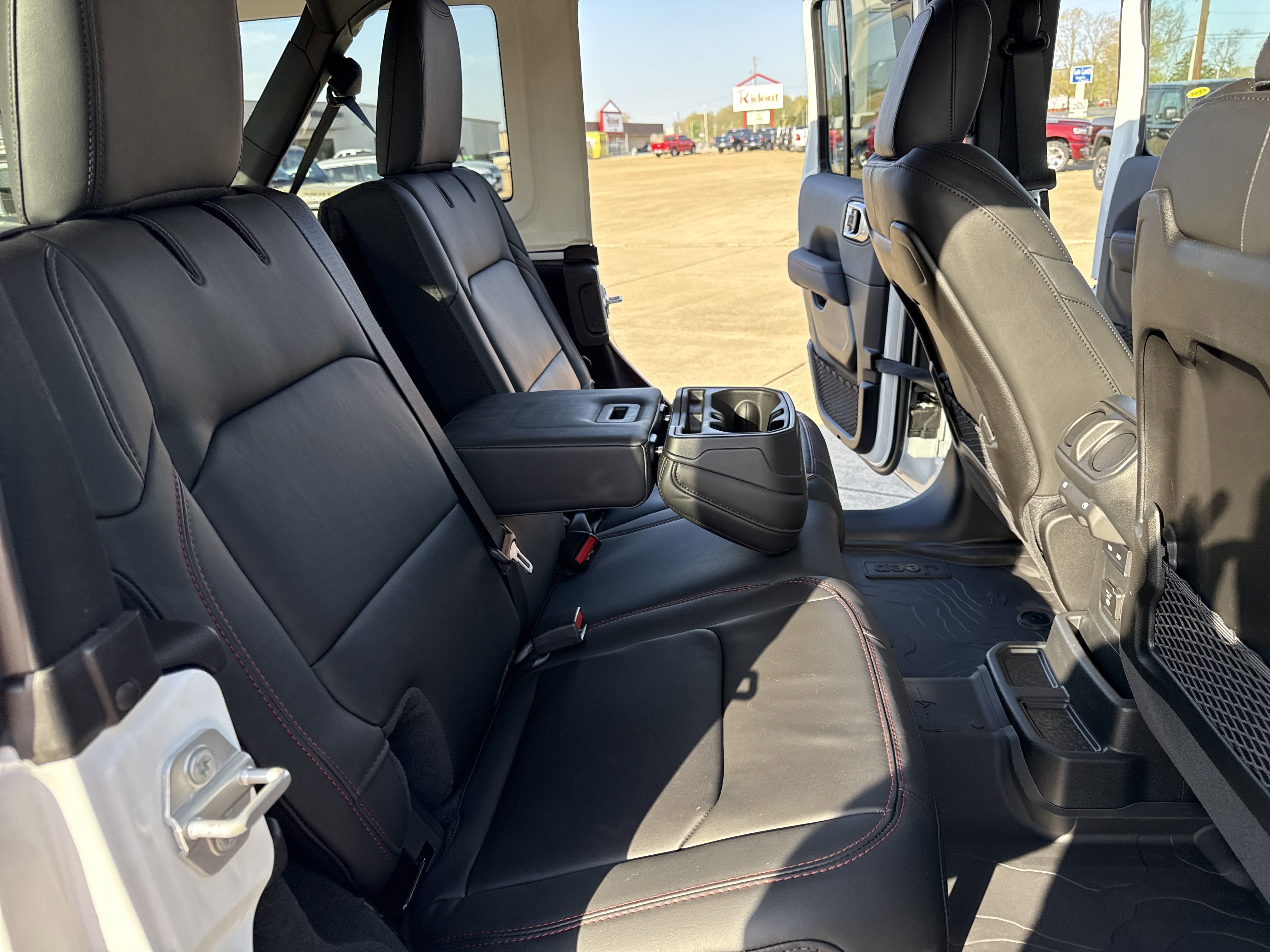 New 2025 Jeep Wrangler Unlimited Rubicon w/ Technology Group image 32