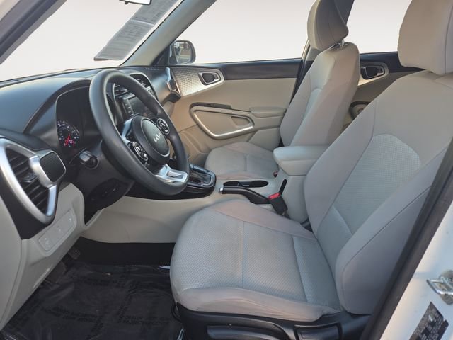 Used 2022 Kia Soul LX image 9