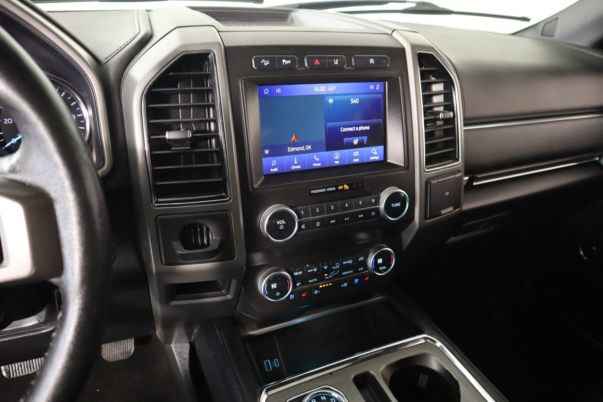 Used 2020 Ford Expedition XLT w/ Equipment Group 202A AWD/4WD image 5