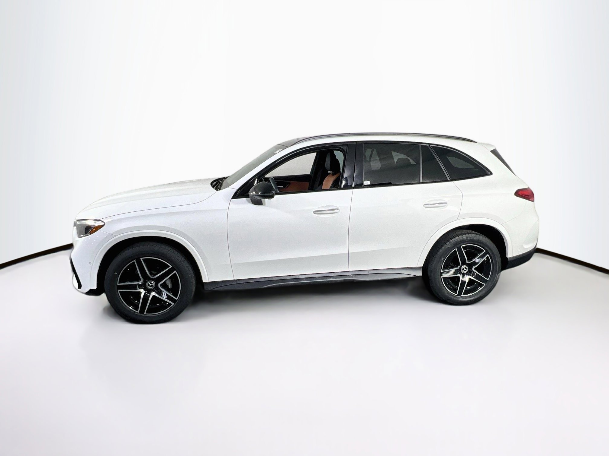 Used 2025 Mercedes-Benz GLC 300 4MATIC image 8