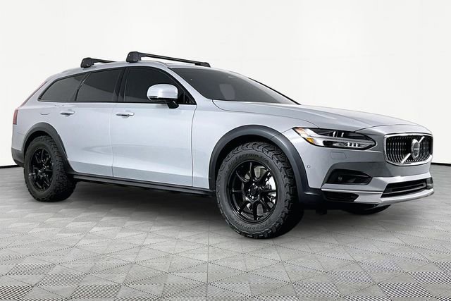 Used 2025 Volvo V90 B6 Cross Country Plus w/ Protection Package Premier AWD/4WD image 3