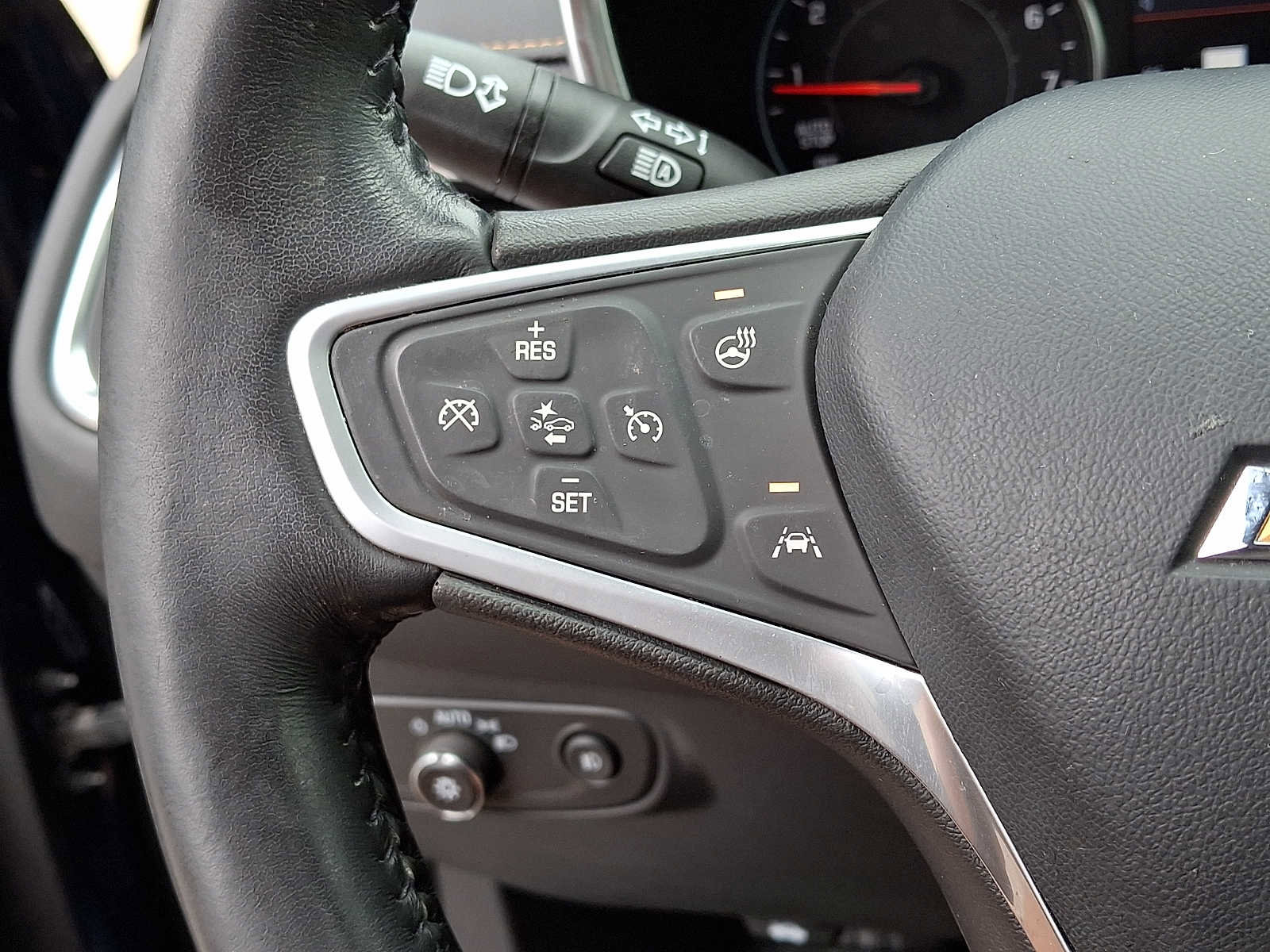 Used 2022 Chevrolet Equinox Premier AWD/4WD image 21