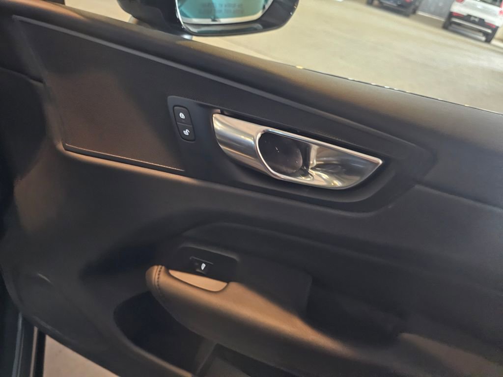 Certified 2023 Volvo XC60 B5 Plus w/ Protection Package Premier AWD/4WD image 11