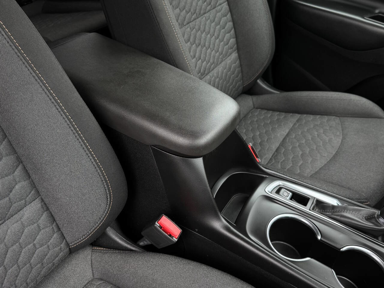 Used 2020 Chevrolet Equinox LT image 30