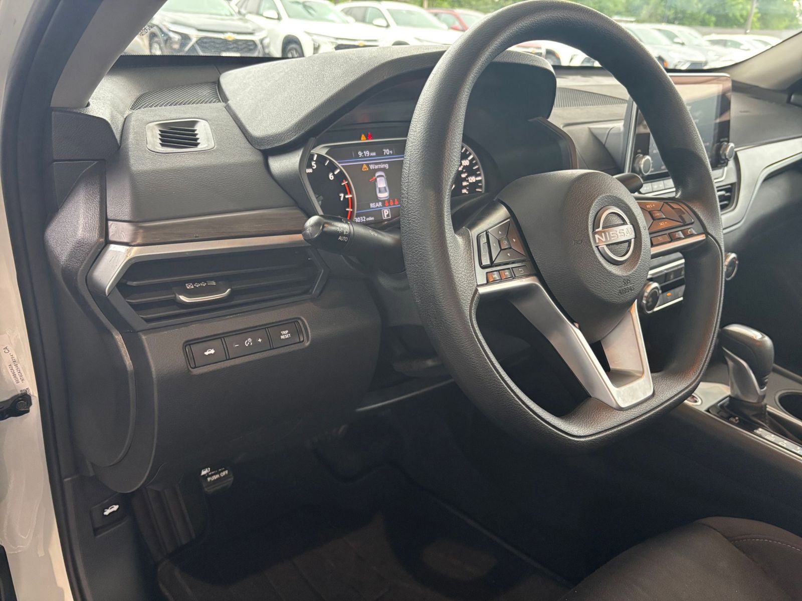 Used 2025 Nissan Altima 2.5 SV FWD image 35
