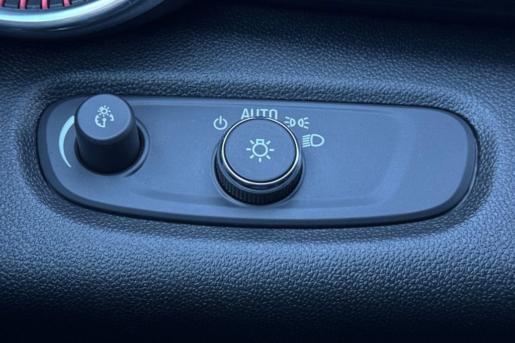 Certified 2024 Chevrolet Trax RS image 31