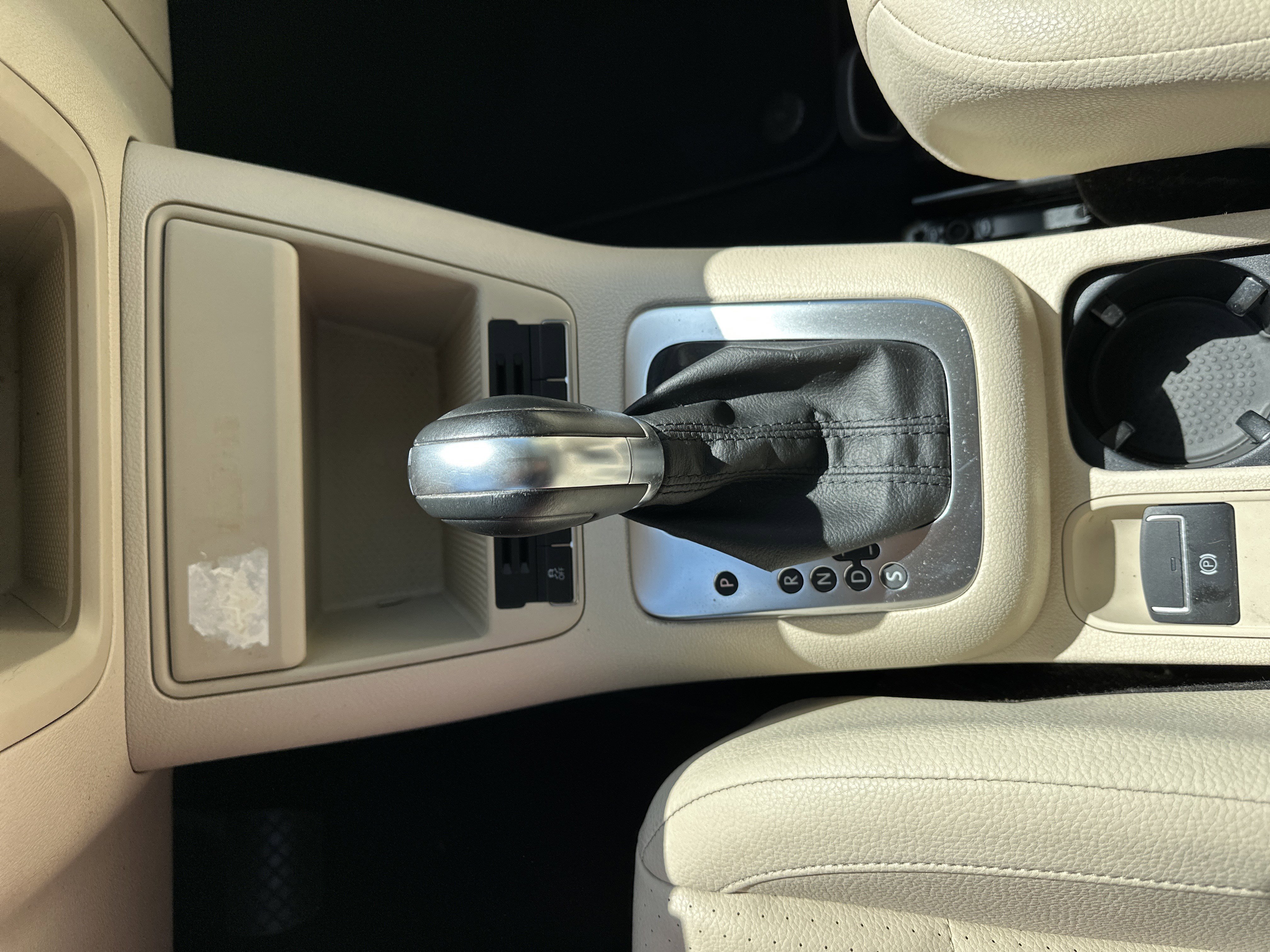 Used 2014 Volkswagen Tiguan S image 23