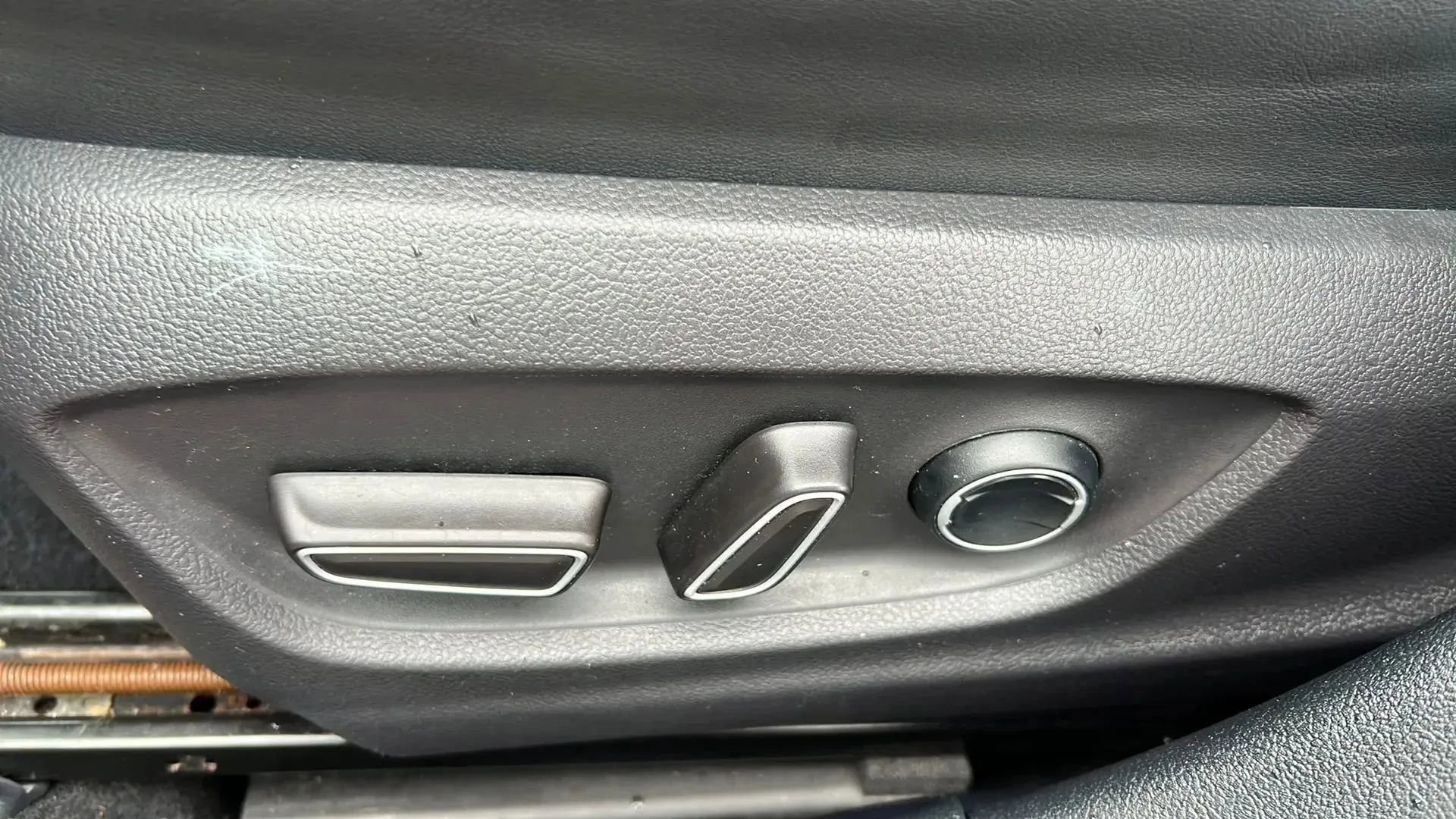 Used 2017 Toyota Prius Prime Advanced w/ Preferred Accessory Package image 15