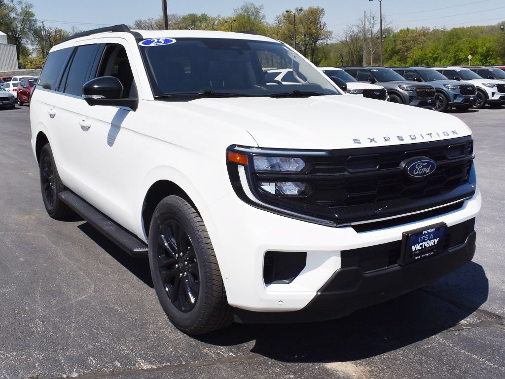 Certified 2025 Ford Expedition Active AWD/4WD image 14