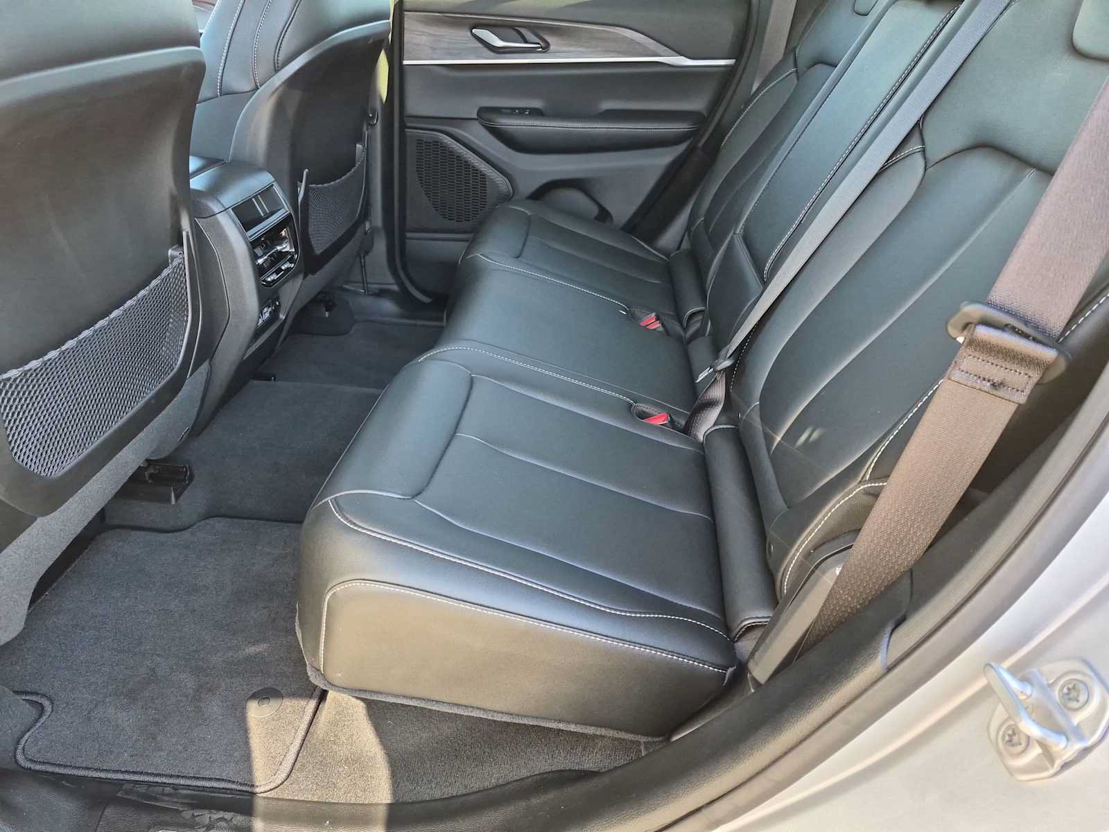 Used 2023 Jeep Grand Cherokee Limited AWD/4WD image 19