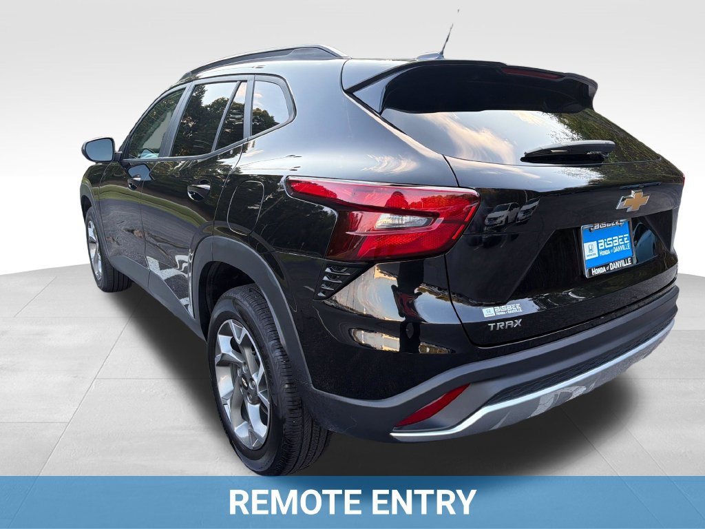 Used 2025 Chevrolet Trax LT FWD image 4