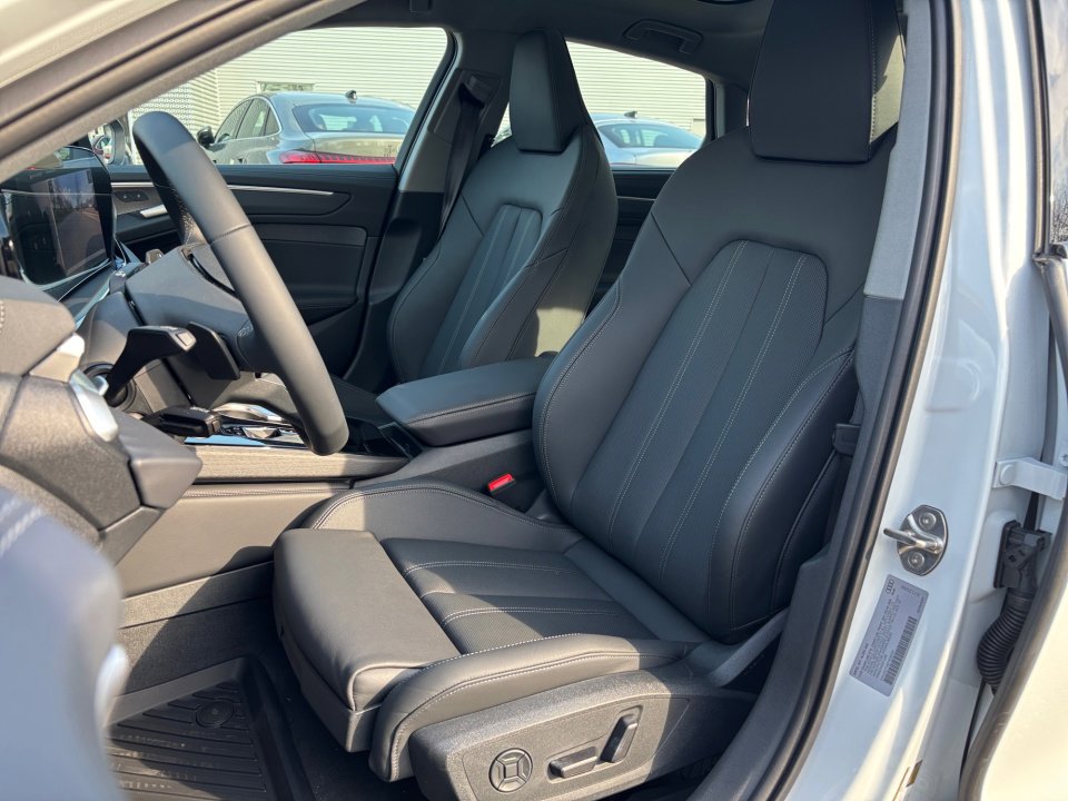 New 2026 Audi A6 Premium Plus AWD/4WD image 30
