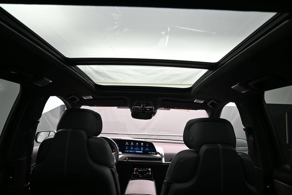 Certified 2026 Cadillac Vistiq Platinum w/ LPO, Floor Liner Package AWD/4WD image 26
