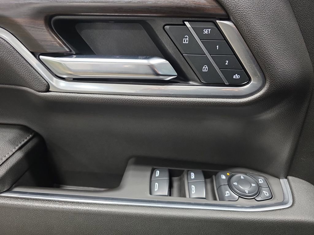 Certified 2025 GMC Sierra 1500 SLT image 28