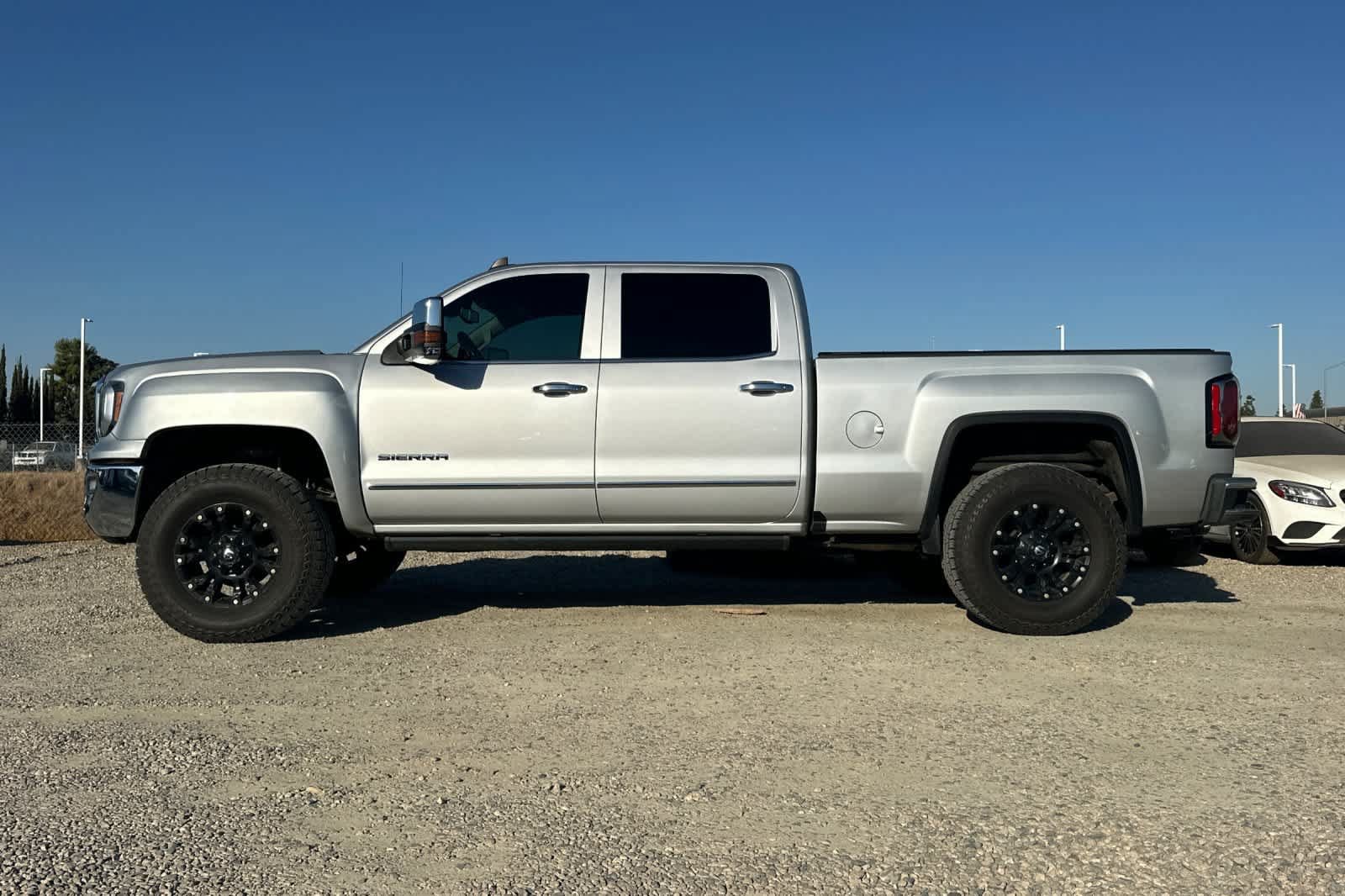 Used 2018 GMC Sierra 1500 SLT w/ SLT Premium Package AWD/4WD image 5