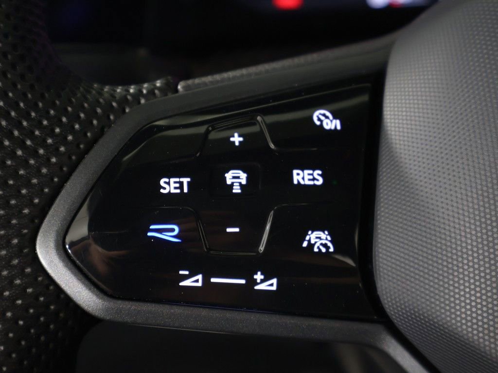Used 2024 Volkswagen Golf R AWD/4WD image 46