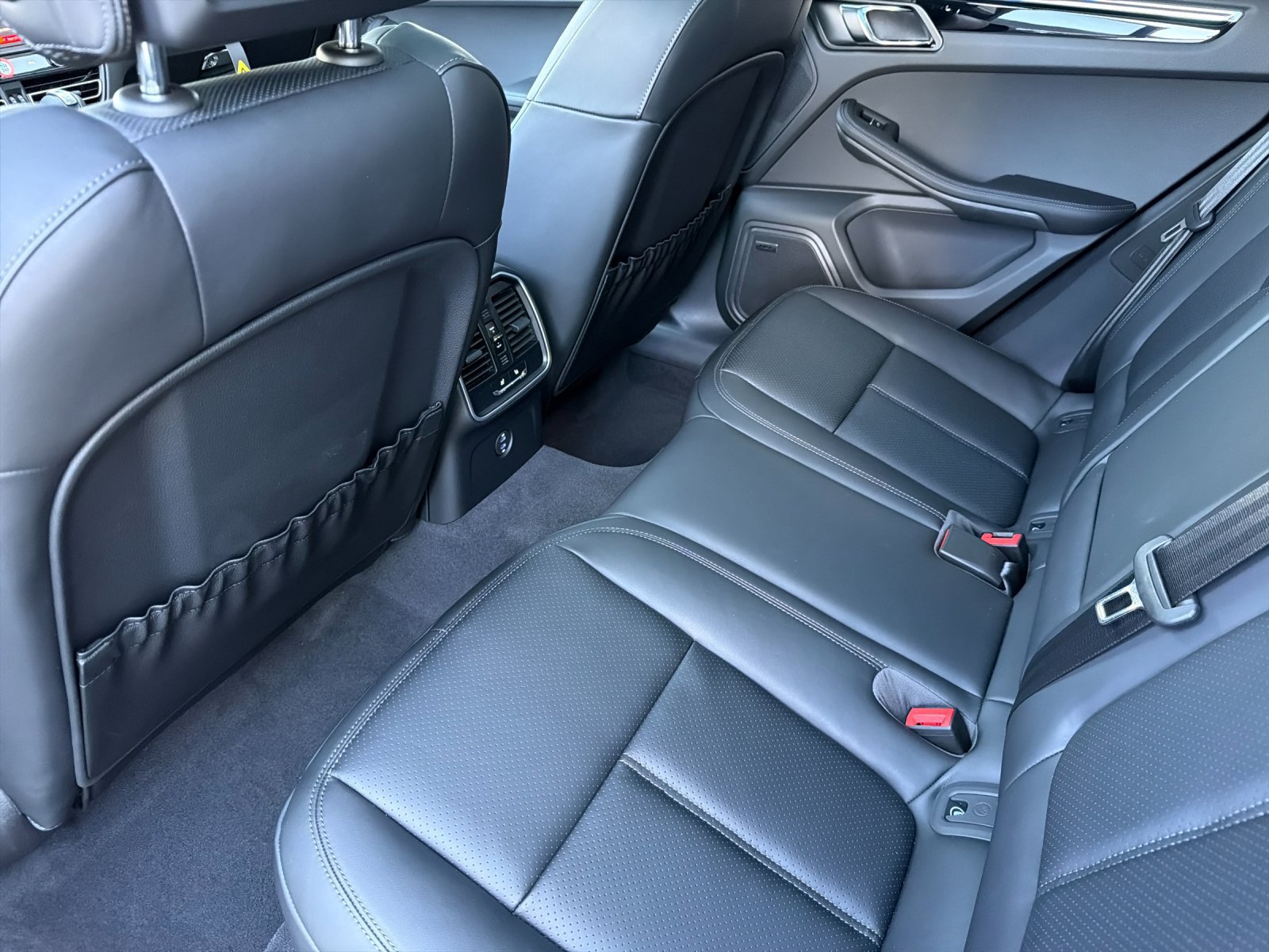 New 2026 Porsche Macan AWD/4WD image 13