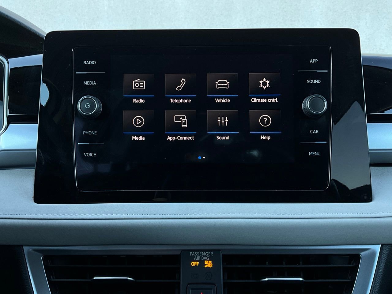 Used 2025 Volkswagen Taos SE image 30