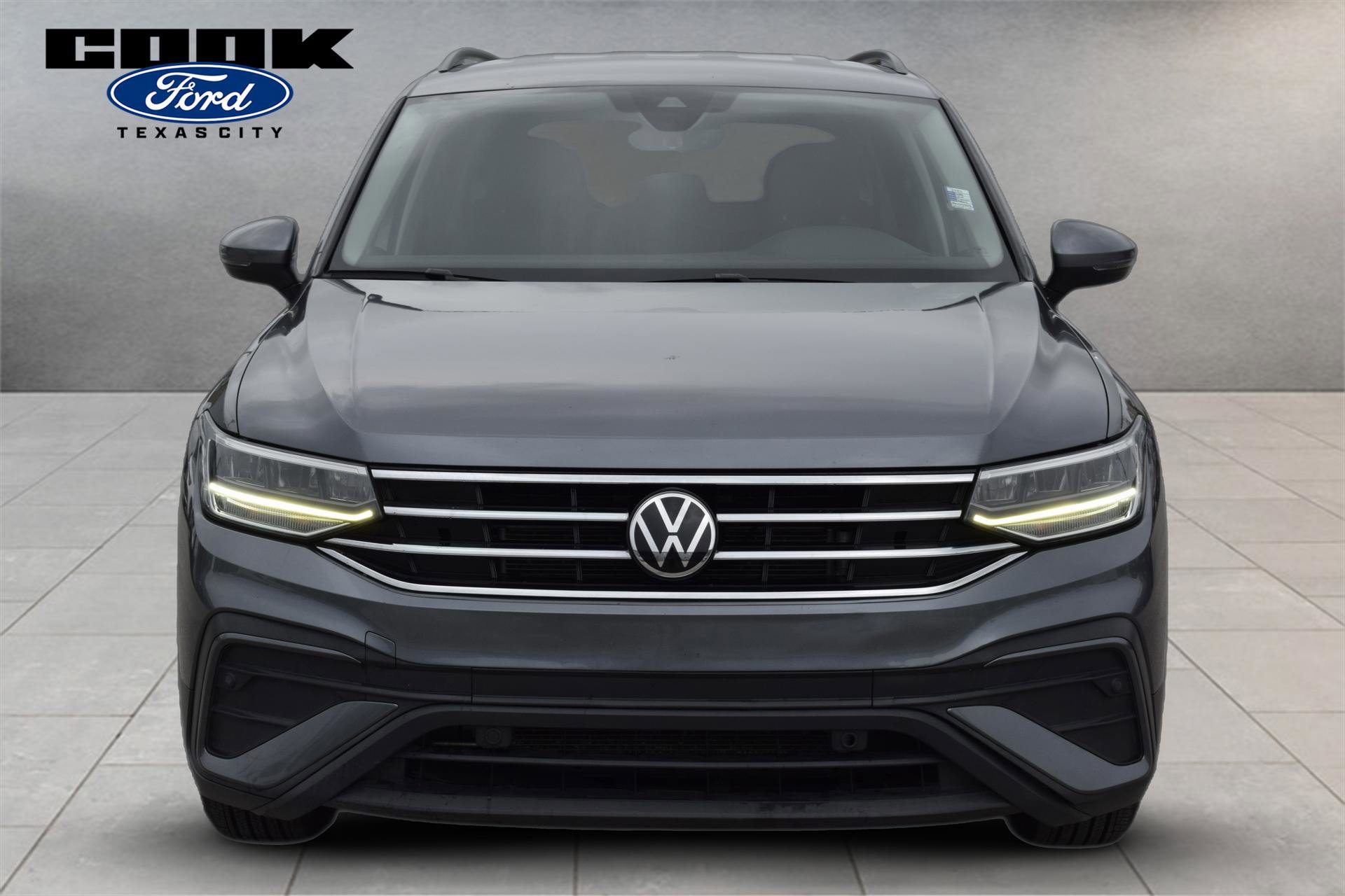 Used 2023 Volkswagen Tiguan S w/ Driver Assistance Package FWD image 2