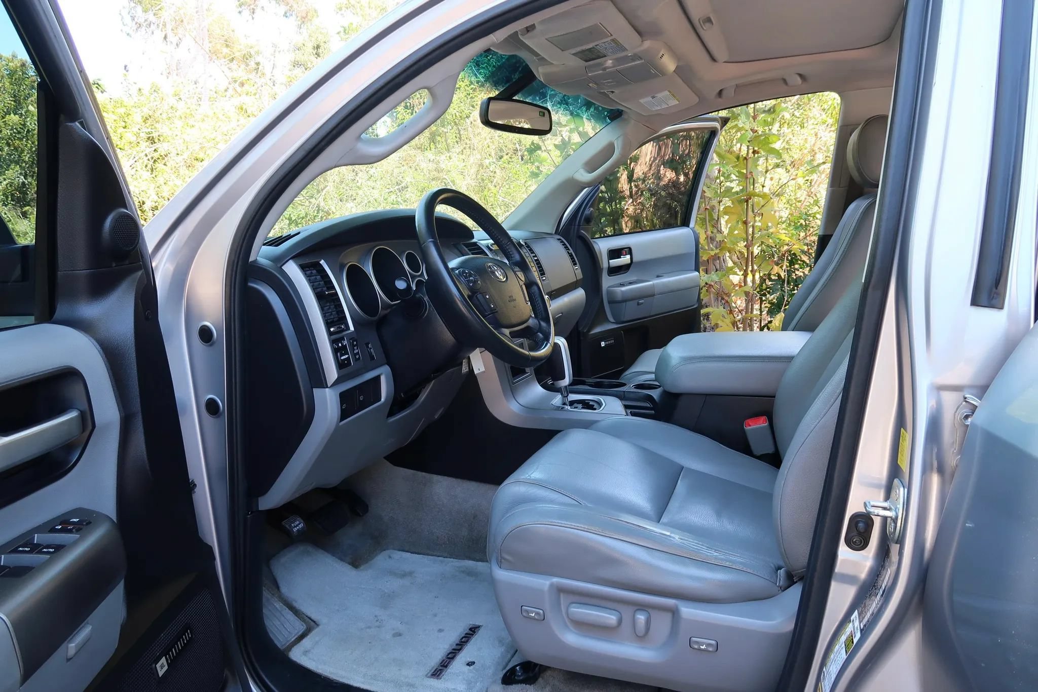 Used 2010 Toyota Sequoia Limited RWD image 11