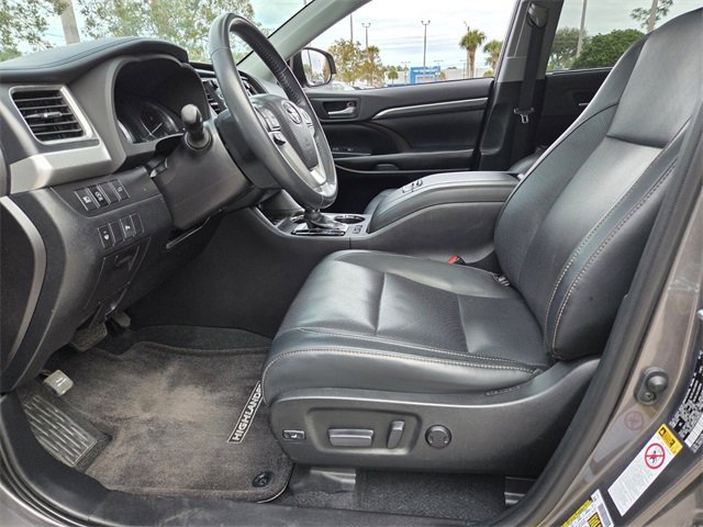 Used 2019 Toyota Highlander Limited image 11
