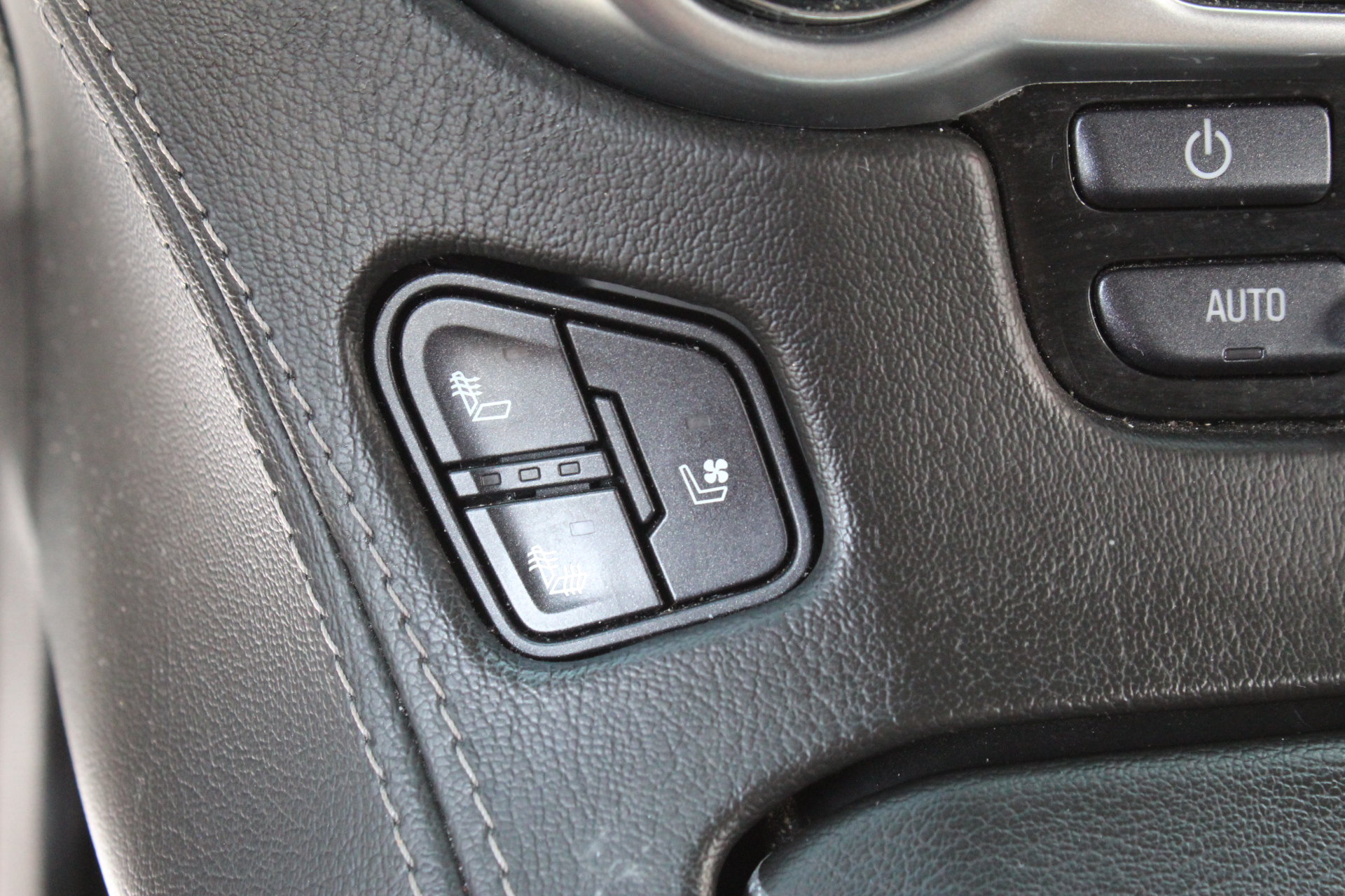 Used 2019 Chevrolet Tahoe Premier RWD image 23