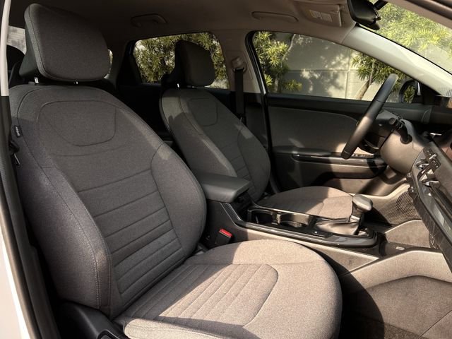 Used 2025 Kia K4 EX image 27