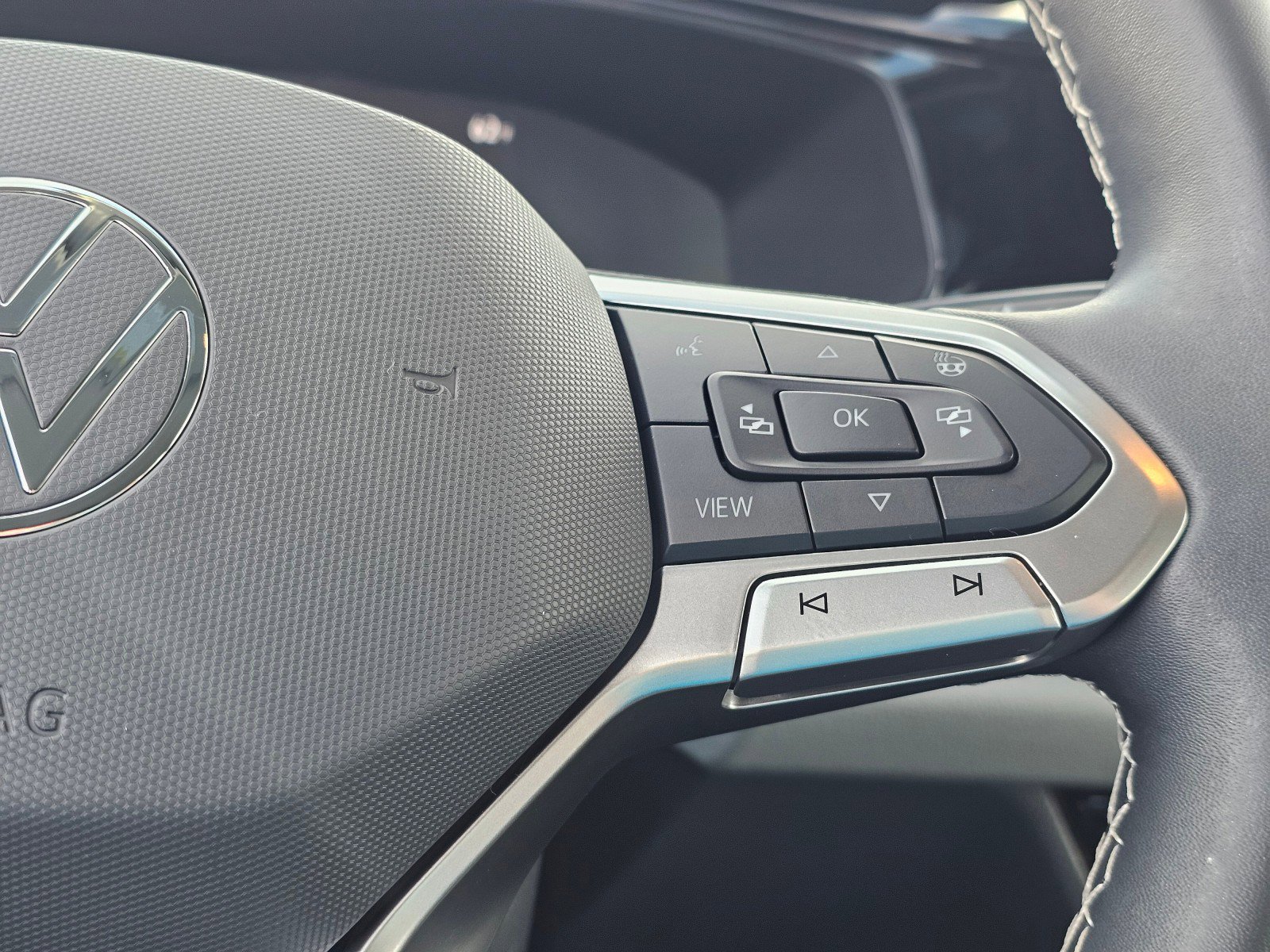 Used 2024 Volkswagen Taos S image 27